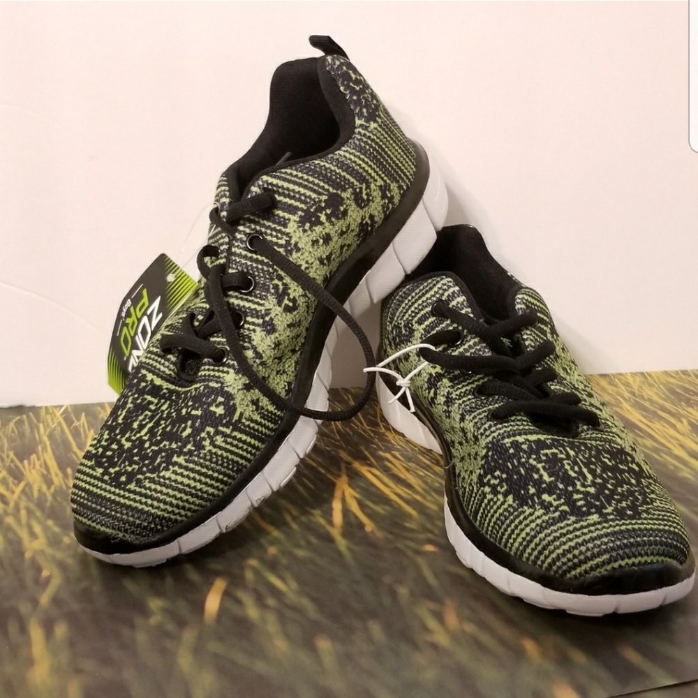 Zone Pro Size 5 Green Black Shoes NWT